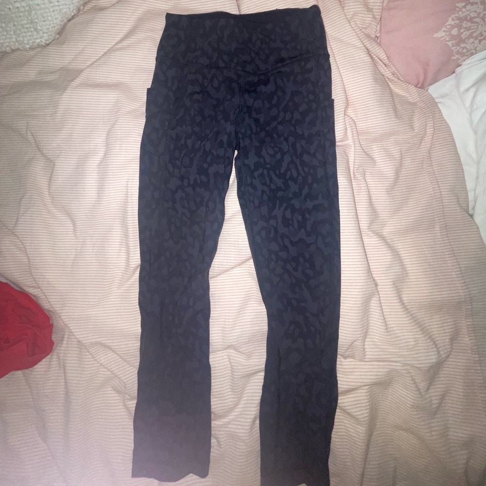 Lululemon cropped leopard leggings